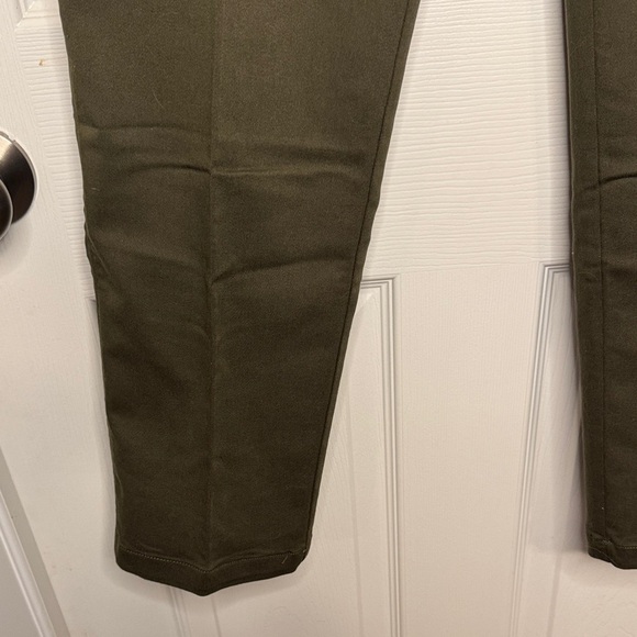 NWT Croft & Barrow Olive Straight Mid Rise Pants - Picture 5 of 7